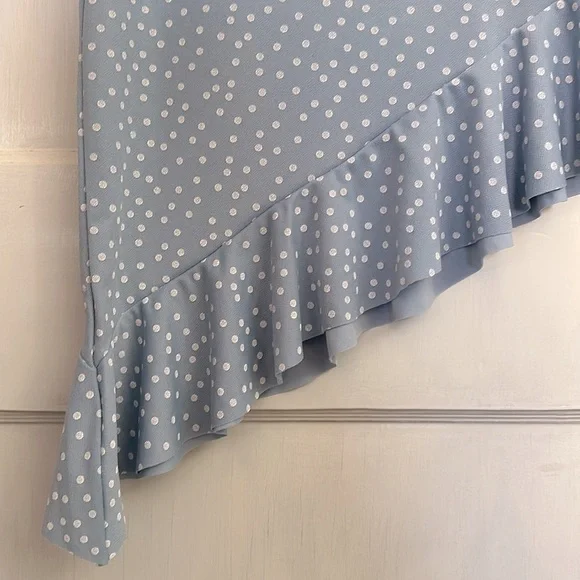 MISSGUIDED Asymmetrical Baby Blue/White Polka Dot Ruffle Hem Bandeau Mini Dress - Picture 2 of 10